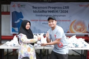 Telkomsel Sambungkan Senyuman di Momen Iduladha: Simbolis penyaluran hewan qurban di Balikpapan termasuk di wilayah IKN. Tahun ini Telkomsel menyalurkan 103 ekor sapi dan 607 ekor domba/kambing kurban bersama sejumlah mitra strategisnya di seluruh Indonesia.