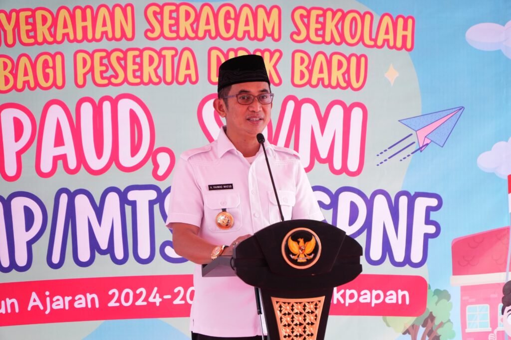 Pembagian 98 Ribu Seragam Sekolah Mulai Dilaksanakan Bertahap