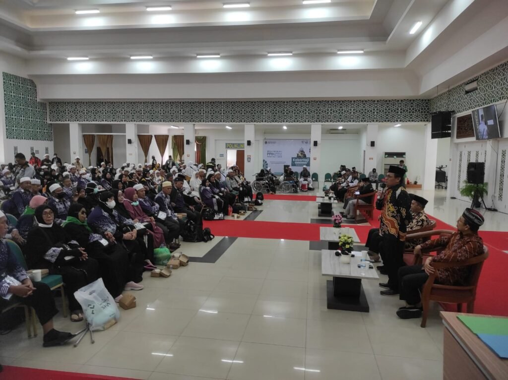 Sebanyak 323 Jemaah Haji Kaltim Kloter 18 Tiba di Balikpapan