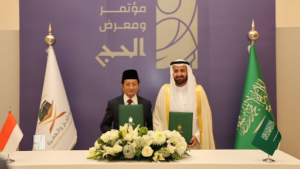 Menteri Agama Nasaruddin Umar dan Menteri Haji dan Umrah Arab Saudi Tawfiq F. Al-Rabiah dalam pendandatanganan MoU operasional haji tahun 2025 di Jeddah, Arab Saudi, Minggu (12/1/2025). (Foto: KJRI Jeddah)