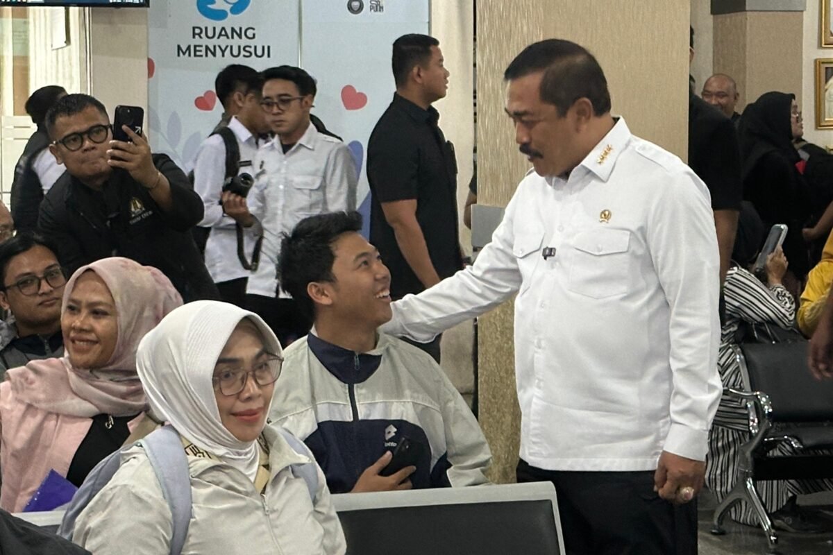 Menteri Imipas Ajak Warga Dialog di Kanim Bandung, Tegaskan Komitmen Pelayanan yang Ramah dan Responsif