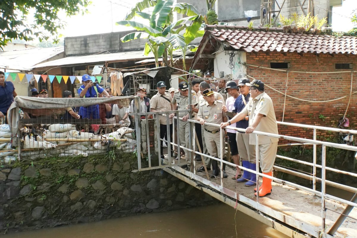 Pemprov DKI Bagi Tugas Tinjau Banjir, Rano Karno Fokus Wilayah Selatan