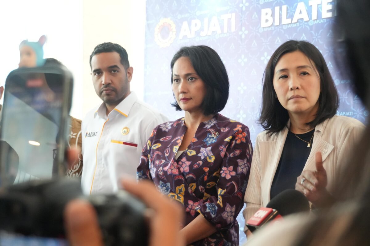 Wamen P2MI Dorong Sinergi Penempatan Pekerja Migran ke Singapura Lewat Forum Bisnis Apjati–AEA