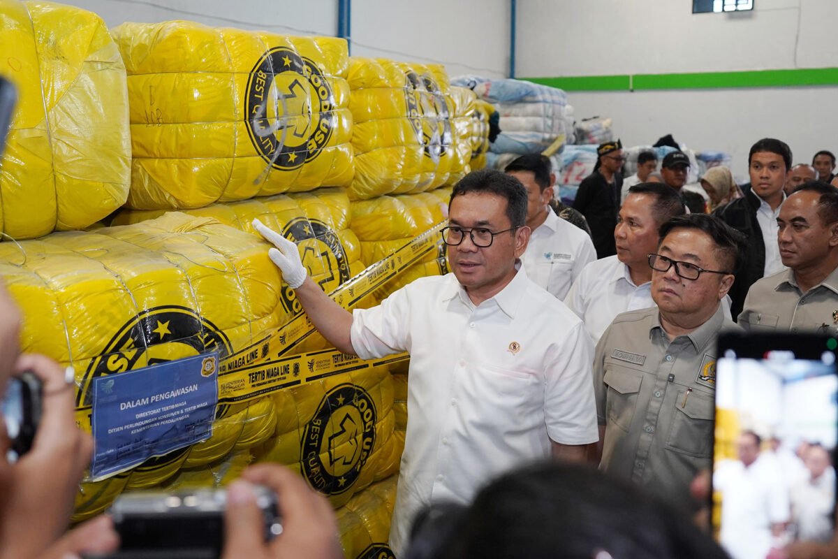 Kemendag-BIN-BAIS TNI Amankan Tekstil Ilegal Rp112,35 Miliar