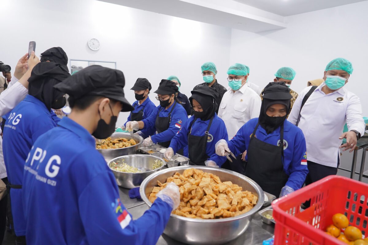 Mendag Pastikan Dukungan Penuh Pasokan Bahan Pokok untuk Program MBG
