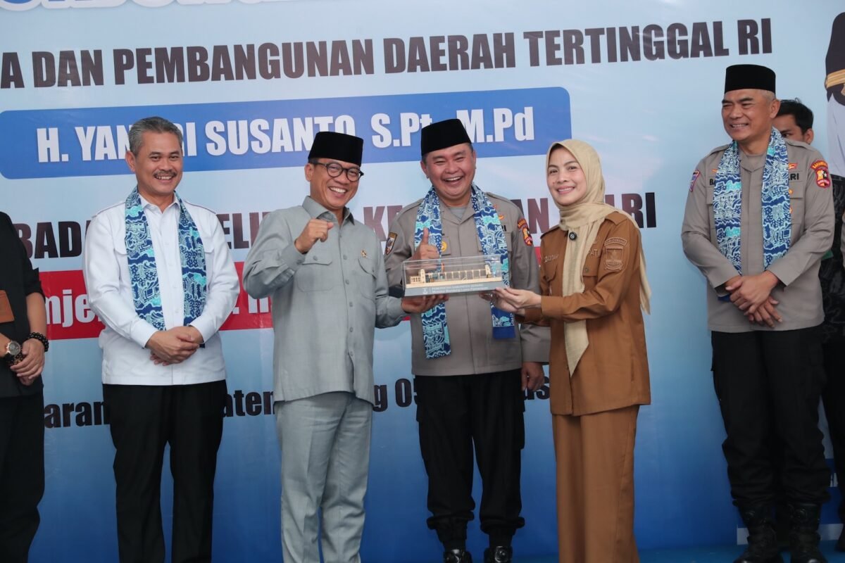 Mendes PDT: Kabaharkam Layak jadi Inspirasi Para Santri