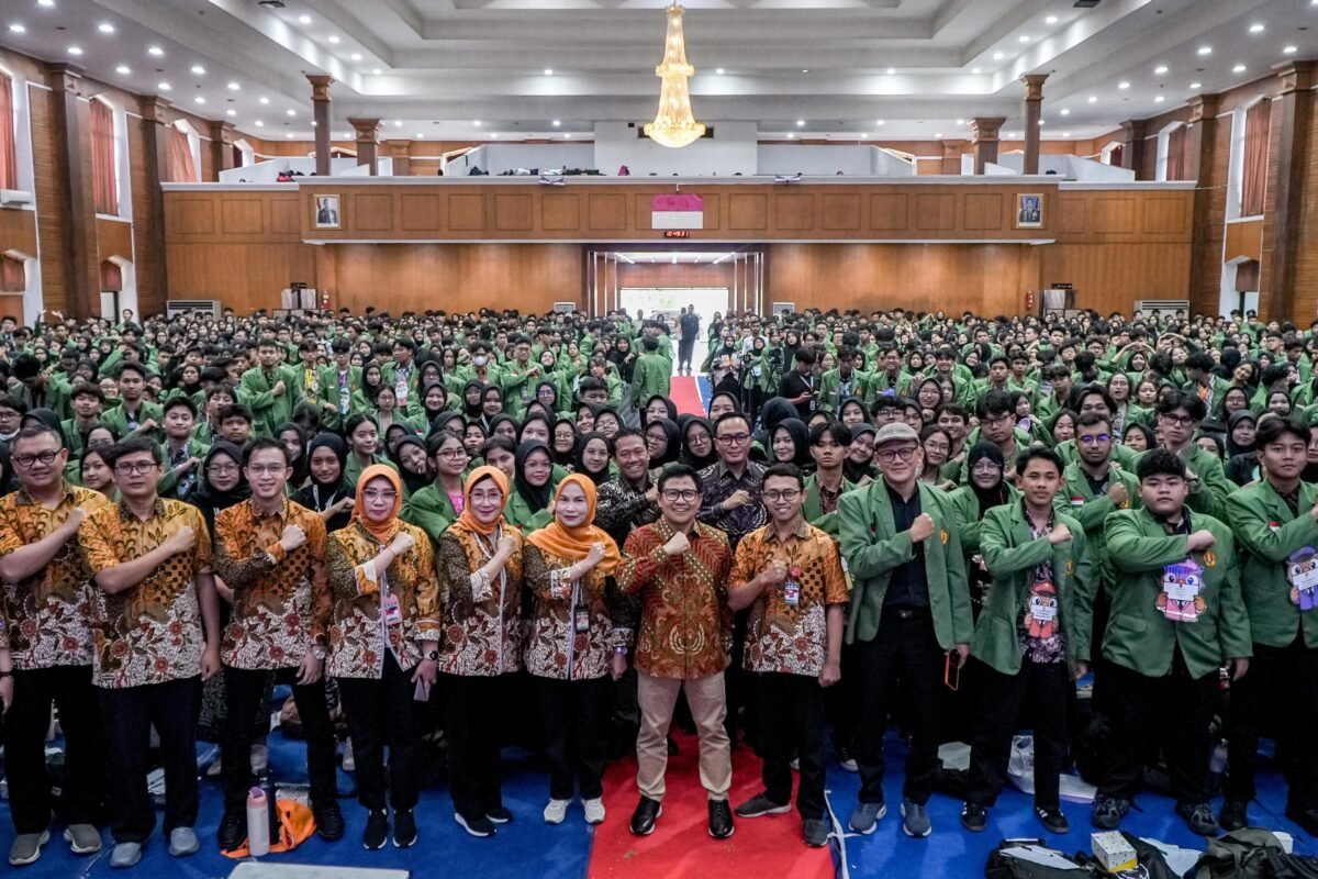 Menko PM: Mahasiswa Harus Turun ke Lapangan untuk Baca Realitas Ekonomi