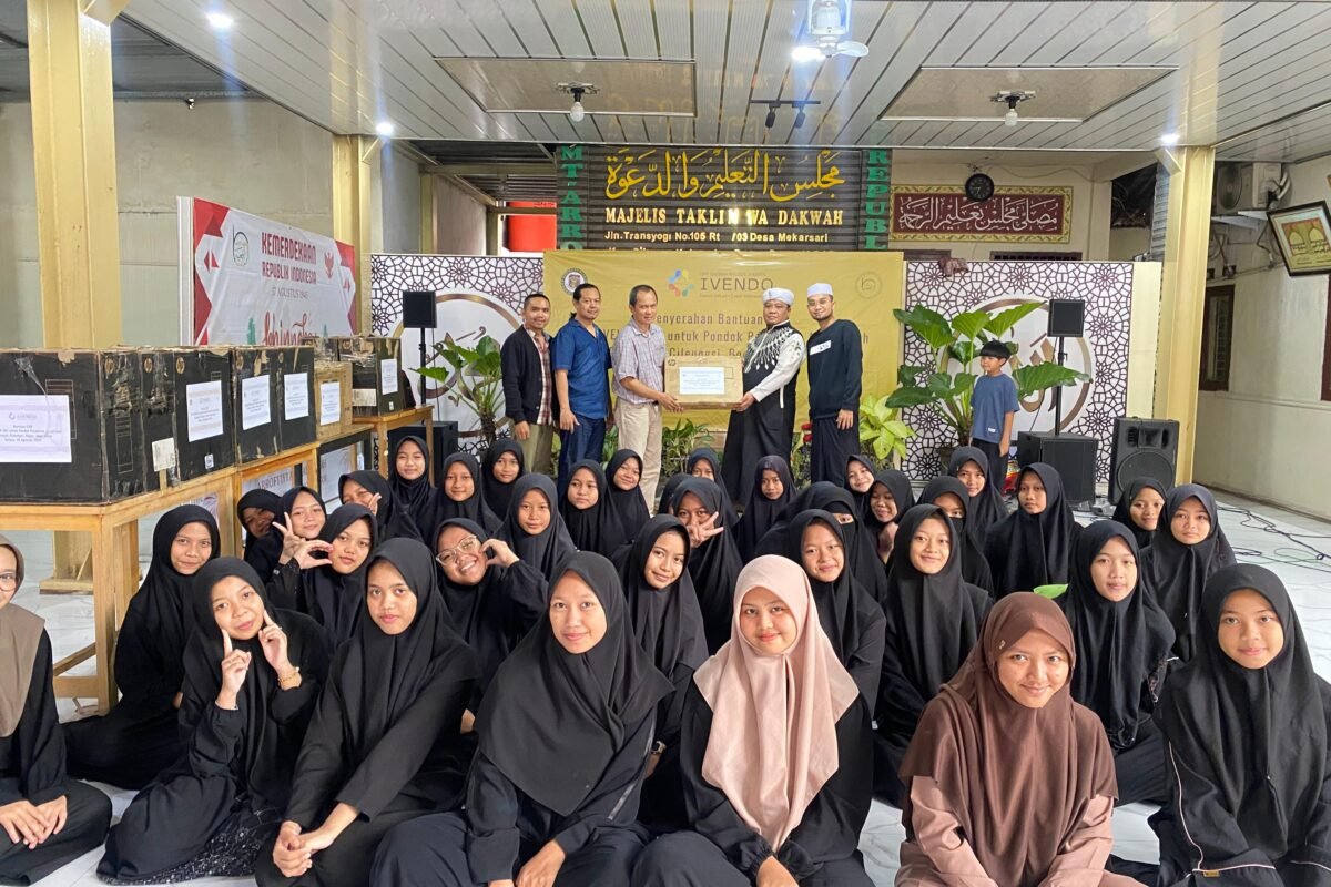 Penyerahan Bantuan CSR DPD IVENDO DKJ kepada Pondok Pesantren Arrofi’iyah