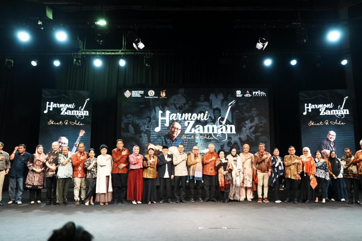 Senandung Nusantara: Ebiet G. Ade Satukan Generasi Lewat Musik dan Puisi