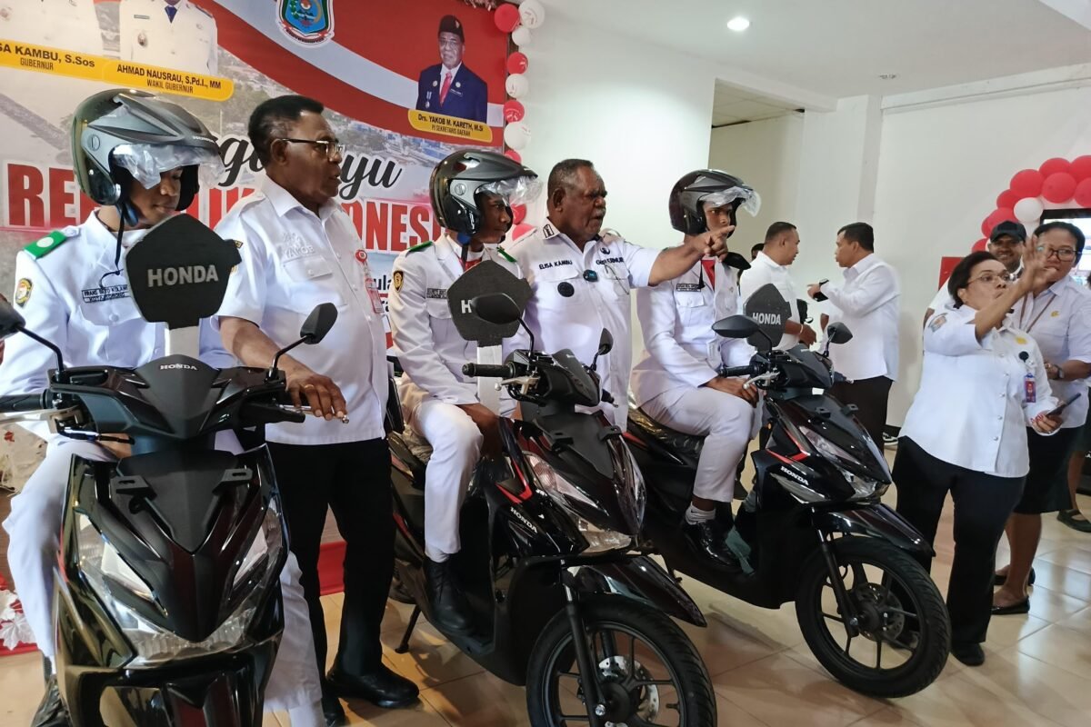 Diapresiasi Menkum, Paskibraka Papua Barat Daya Dapat Beasiswa dan Sepeda Motor