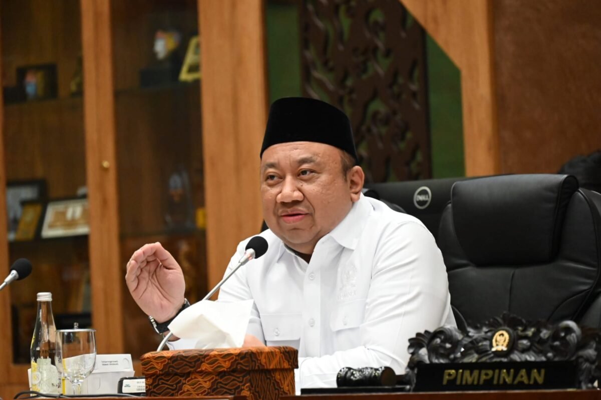 Prabowo Naikkan Gaji Guru dan Dosen ASN, DPR: Gaji Guru Honorer Juga Harus Dinaikkan