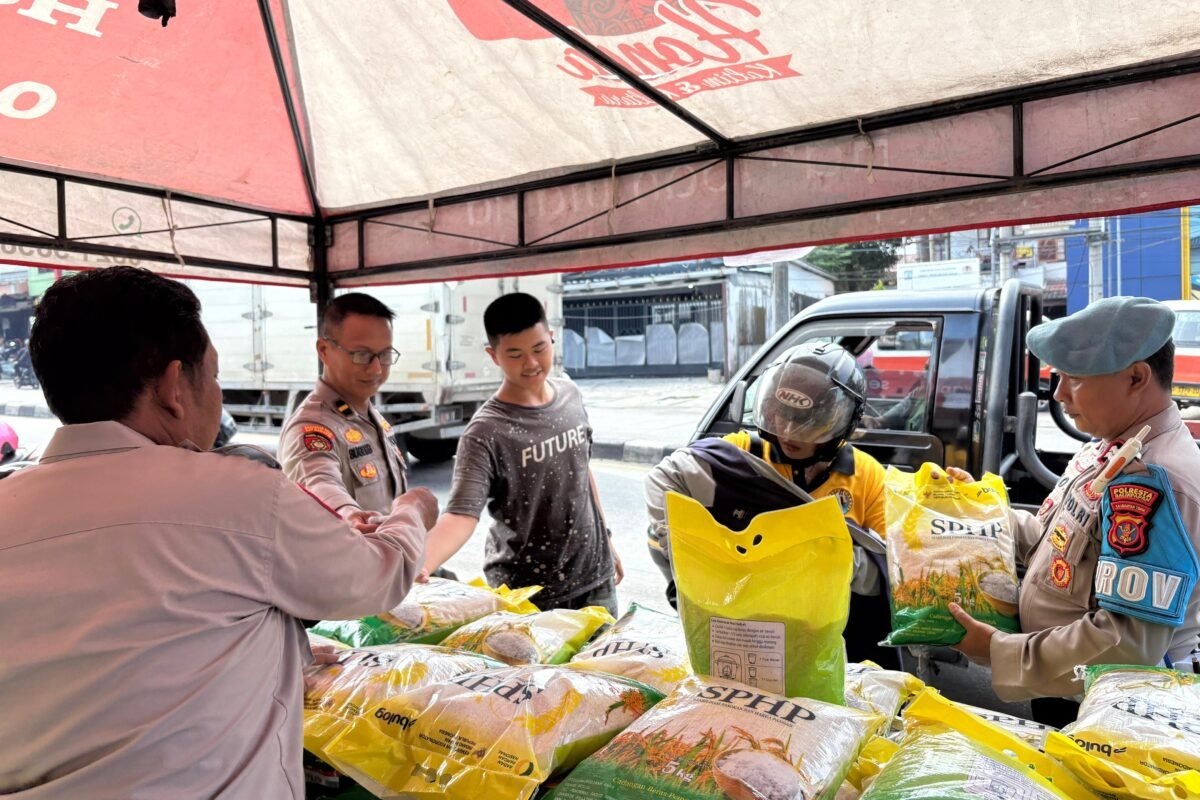 Samapta Polresta Balikpapan Salurkan 300 Sak Beras Murah dalam Sehari