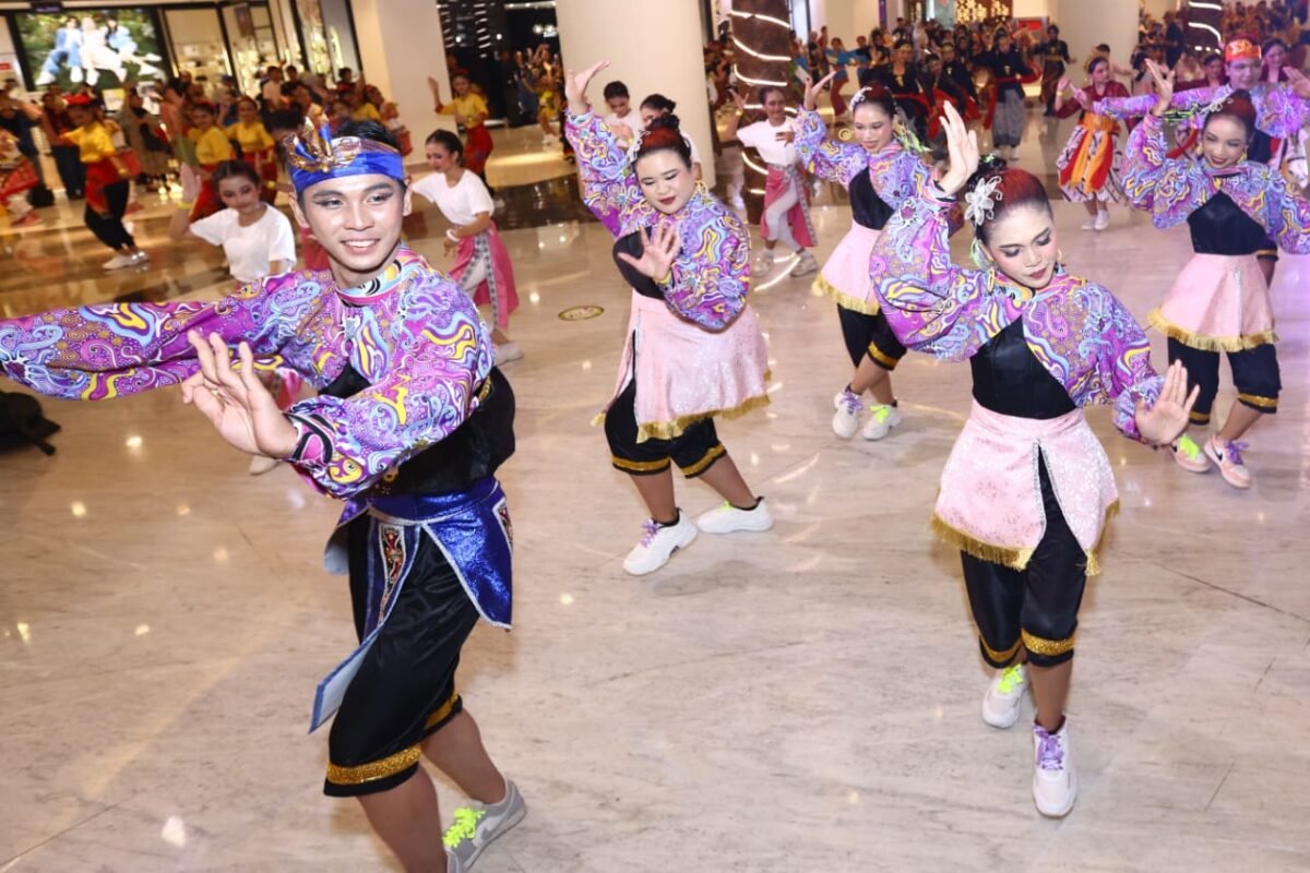 Mall Pentacity Disulap Jadi Panggung Kolosal, BEstar Raih Juara Pertama Indonesia Menari 2025 di Balikpapan