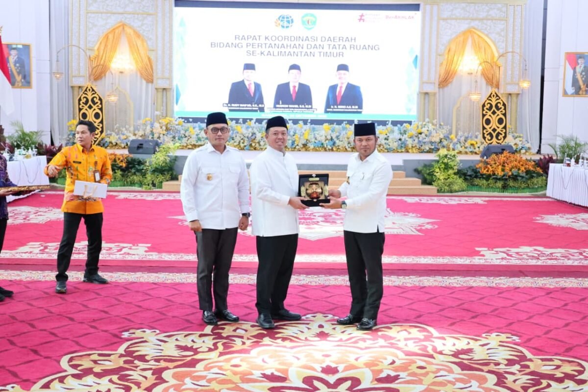Rapatkan Barisan Kepala Daerah Se-Kaltim, Menteri Nusron: Solusi Penyelesaian Masalah Pertanahan Harus Berbasis Kemanusiaan