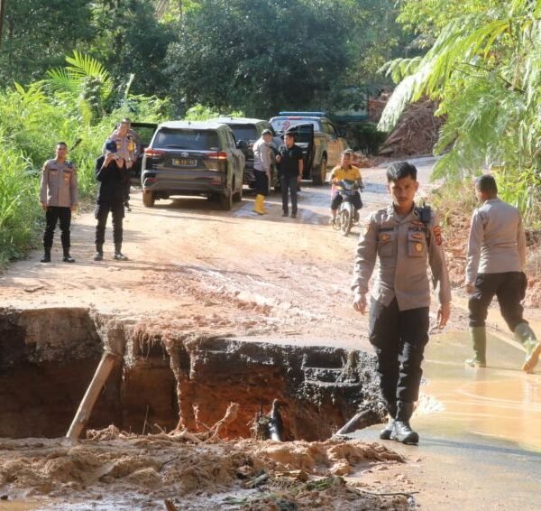Penanganan Darurat Bencana Banjir Bandang dan Longsor di Sumut Dipercepat, Akses Tarutung – Sibolga Sudah Terbuka 38 Km