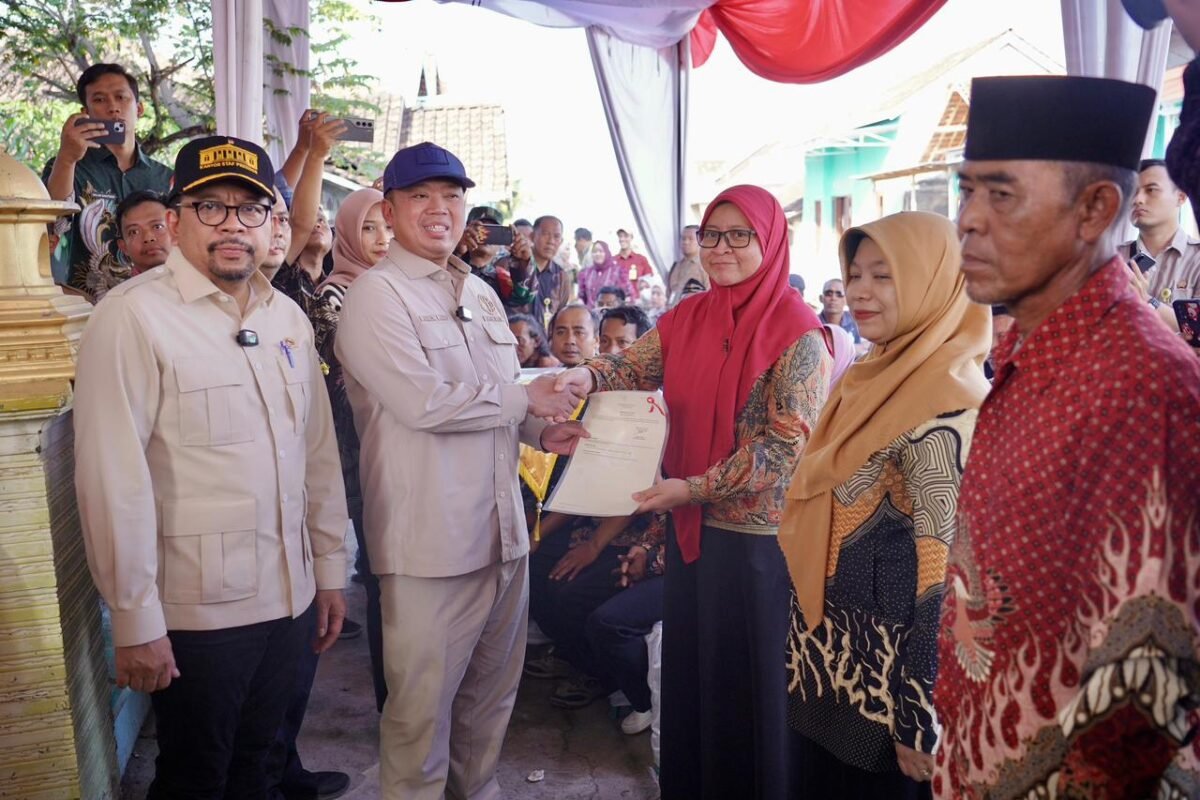Menteri Nusron Serahkan 546 Sertipikat Hasil Konsolidasi Tanah di Jawa Tengah, Permukiman Warga Makin Bernilai dan Terjamin