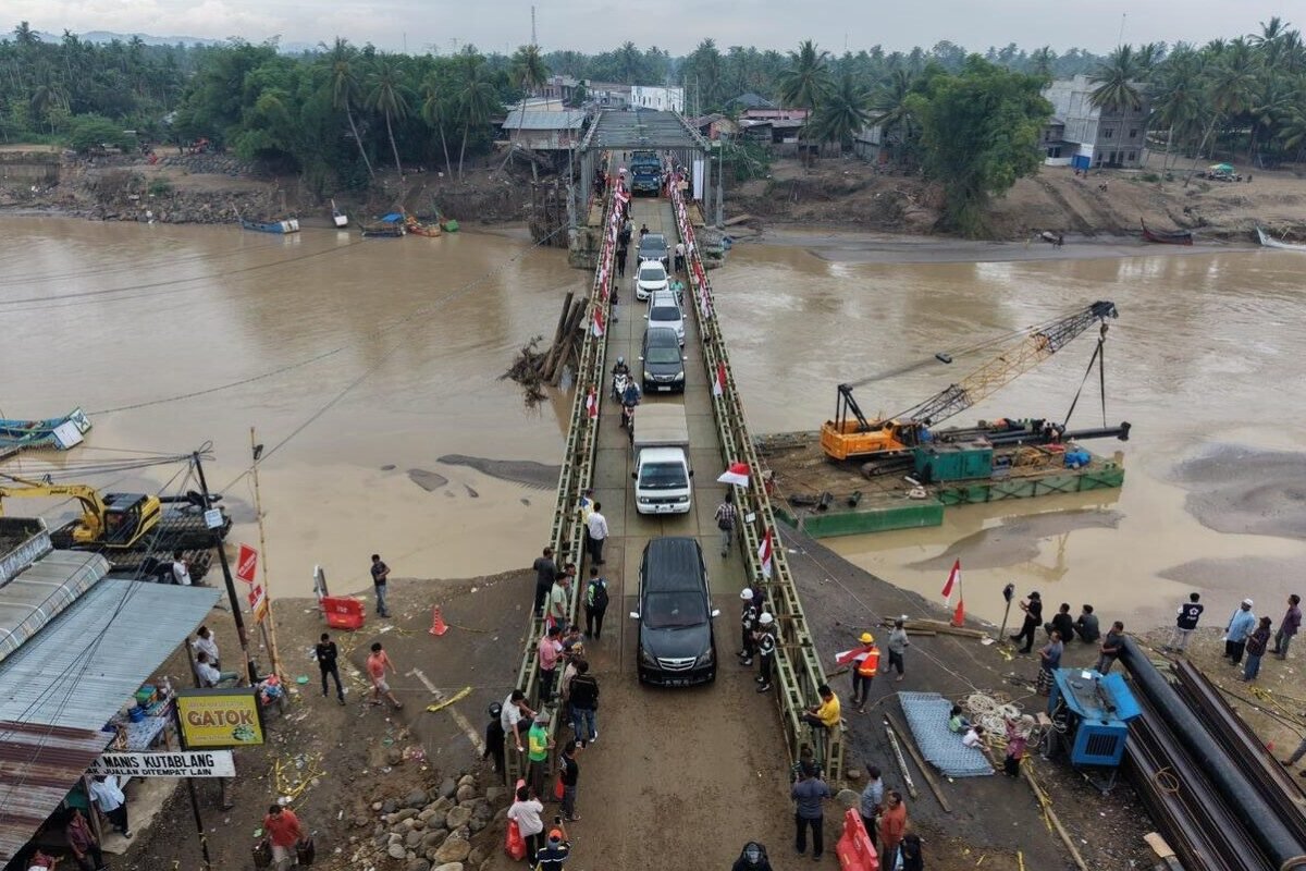 Penanganan korban banjir dan longsor Sumatera oleh tim gabungan