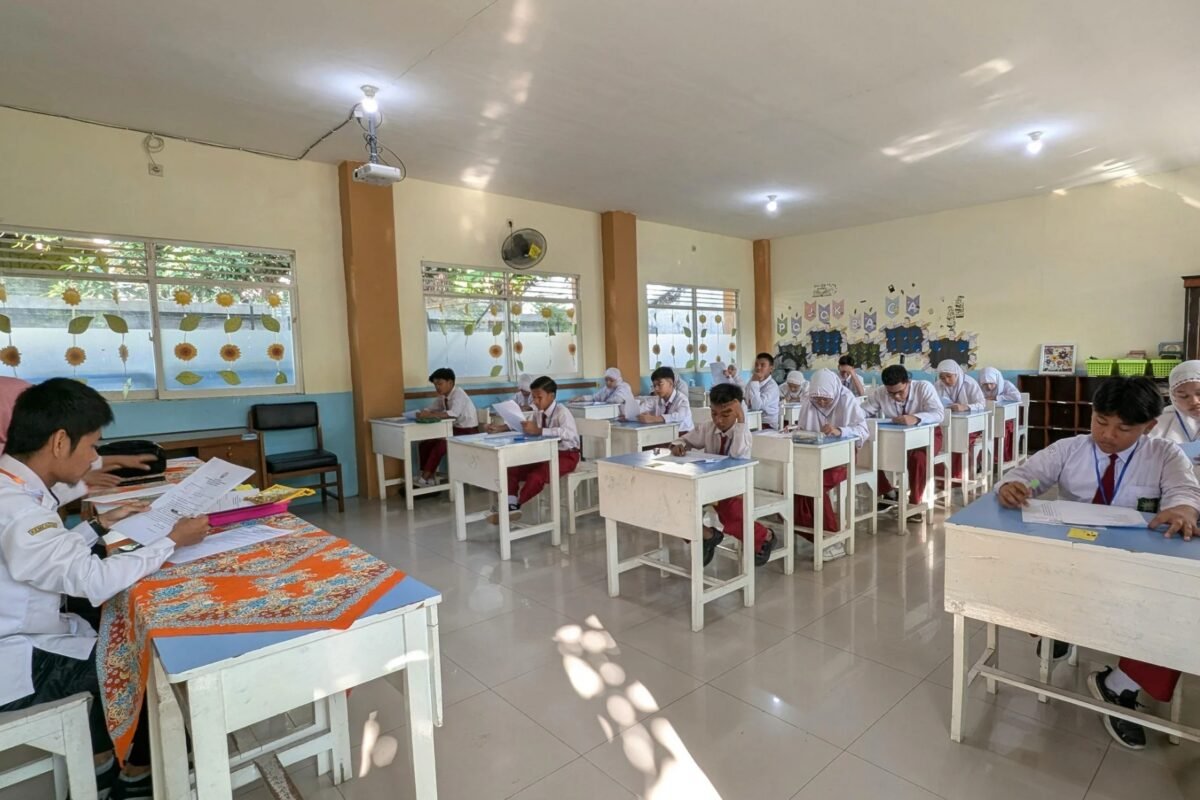 Nilai TKA 2025 Anjlok, DPR Bunyi Alarm: Matematika–Bahasa Inggris di Titik Kritis Pendidikan Nasional