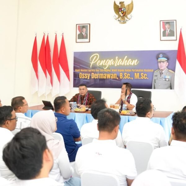 Pesan Wamen Ossy ke Jajaran Kantor Pertanahan Kabupaten Mempawah: Tingkatkan Layanan Sesuai Kebutuhan Masyarakat