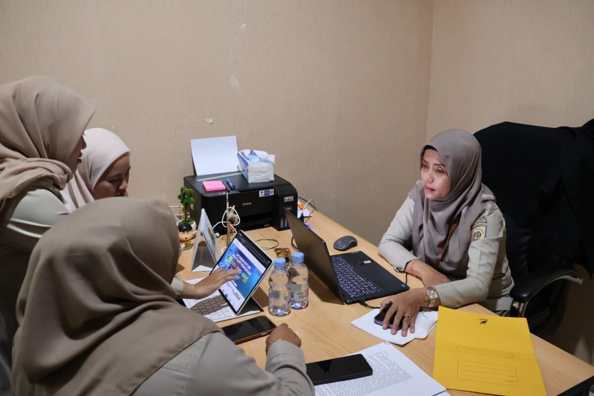Kantor Wilayah BPN KALTIM laksanakan Evaluasi dan Pemantauan Layanan Umum dan Kehumasan di Kantor Pertanahan Kab. Penajam Paser Utara