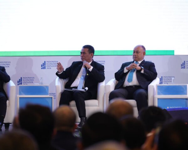 Swasembada dipercepat lewat deregulasi 500 aturan dan modernisasi pertanian, Mentan Andi Amran Sulaiman paparkan strategi di Jakarta.