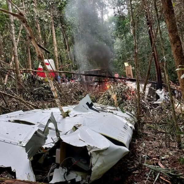 Pesawat Pengangkut BBM Pelita Air Jatuh dan Terbakar di Perbatasan