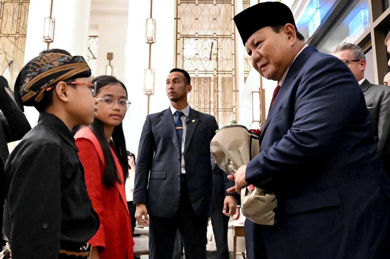 Presiden Prabowo Subianto disambut hangat diaspora Indonesia di Amman dalam suasana Ramadan saat kunjungan kerja ke Yordania.
