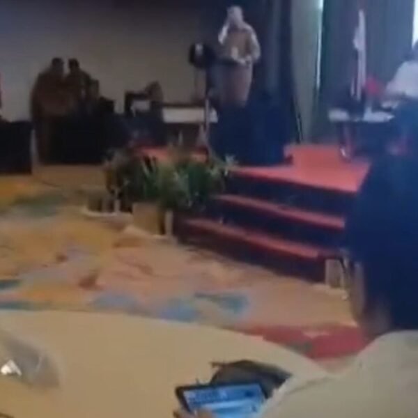 Game Pejabat BGN Jambi Disorot, Diduga Main HP Saat Gubernur Sampaikan Arahan Penting