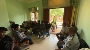 Warga Muara Jawa mendatangi kantor PT Bintang Prima Energy Pratama menuntut operasional tambang kembali dibuka setelah aktivitas berhenti akibat izin RKAB belum disetujui.