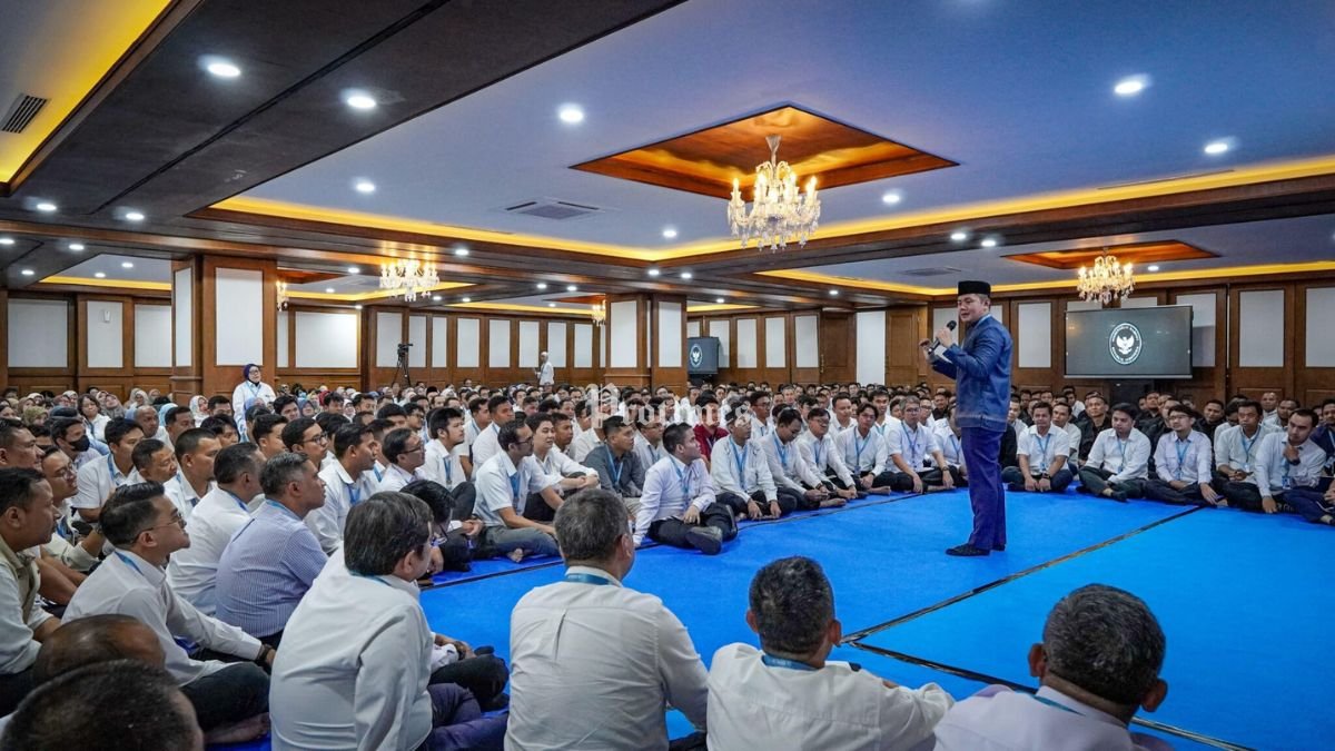 Jelang Mudik, Seskab Teddy Titip Pesan Tak Biasa ke Pegawai: Diminta Ceritakan Ini