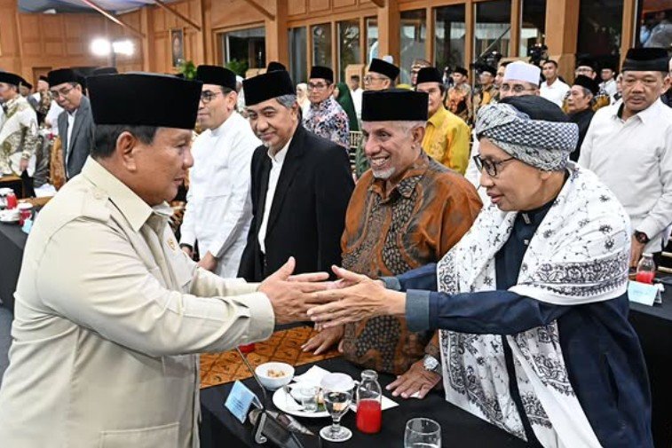 Presiden Prabowo Subianto bertemu kiai dan tokoh organisasi Islam di Istana Kepresidenan Jakarta untuk membahas geopolitik global dan tantangan nasional.