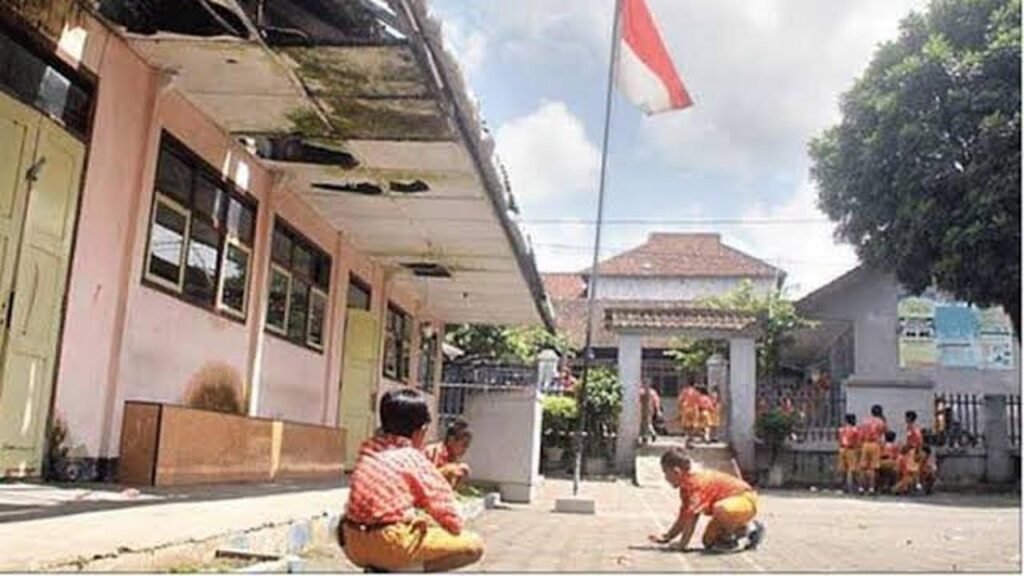 Donasi mitra Badan Gizi Nasional mencapai Rp80 juta untuk membantu pembangunan ruang kelas sekolah di Sukabumi, Jawa Barat.