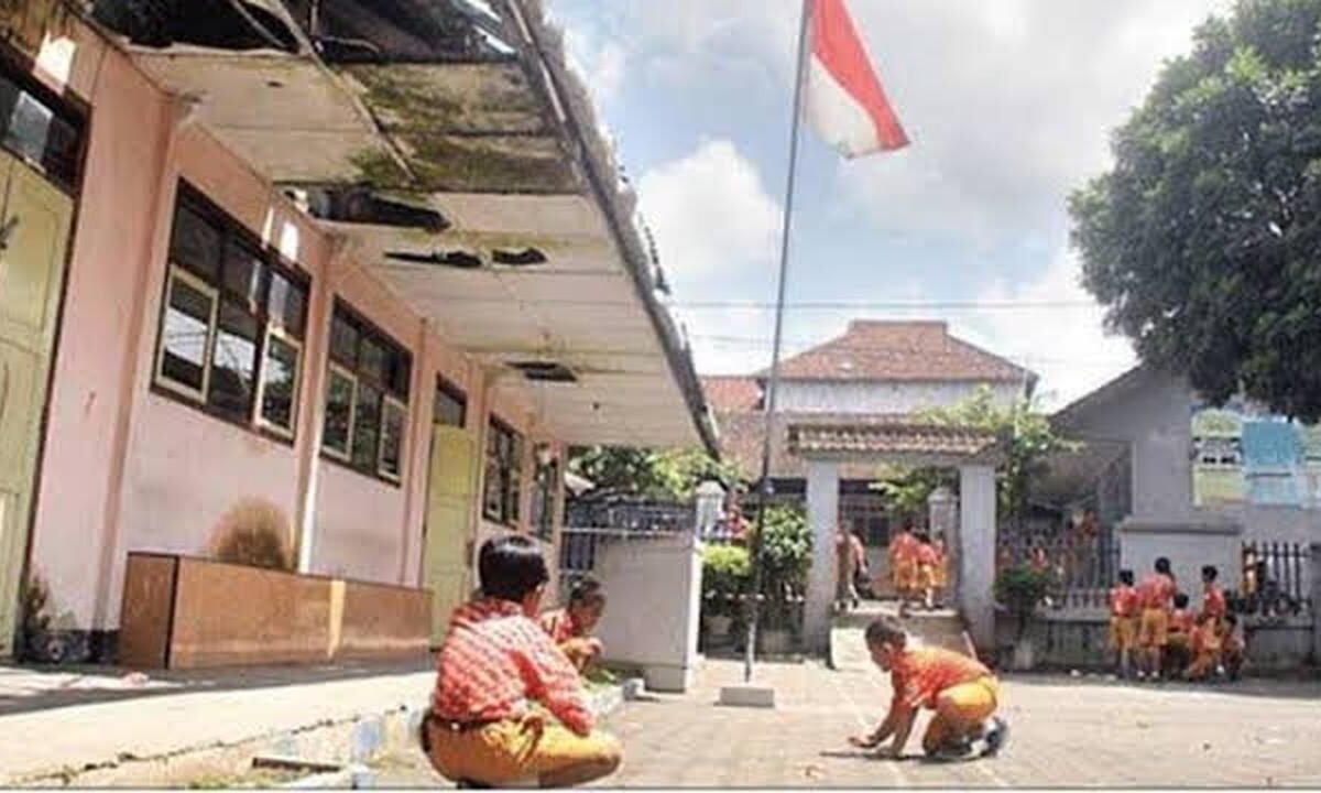 Donasi mitra Badan Gizi Nasional mencapai Rp80 juta untuk membantu pembangunan ruang kelas sekolah di Sukabumi, Jawa Barat.