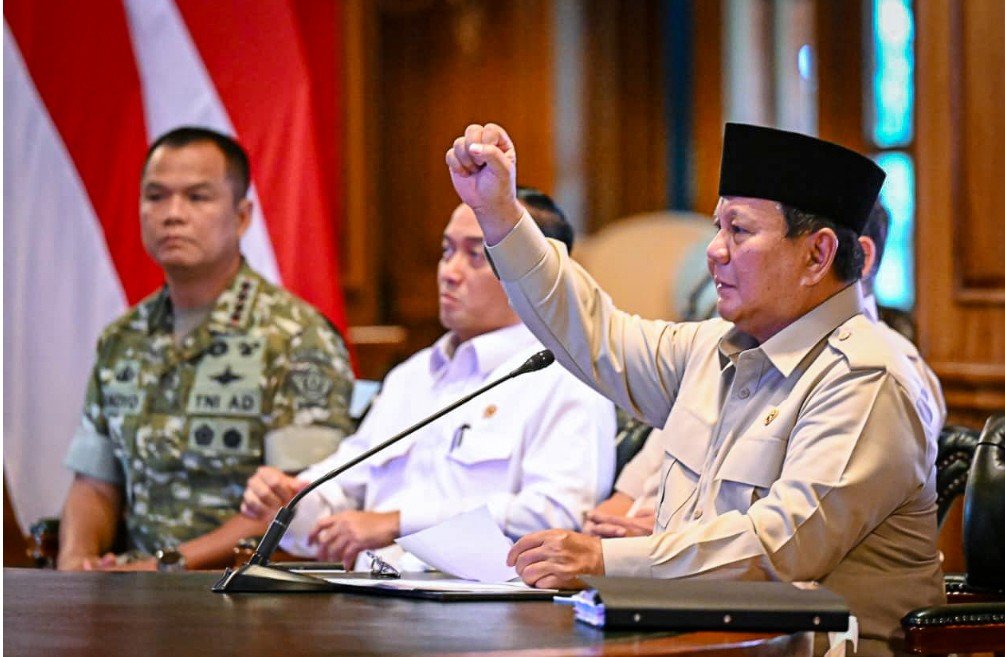 Presiden Prabowo Subianto menegaskan Indonesia tetap memegang prinsip politik luar negeri bebas aktif di tengah konflik global.