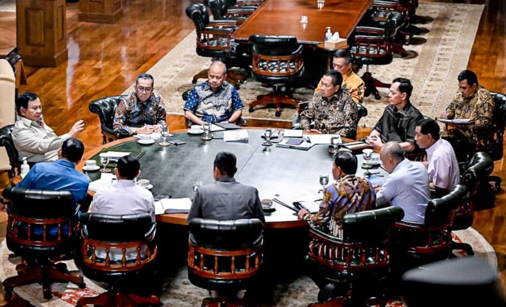 Presiden Prabowo Subianto menggelar lima rapat strategis di Hambalang membahas pembangunan kampus STEM, geopolitik Timur Tengah, dan kesiapan mudik Lebaran.