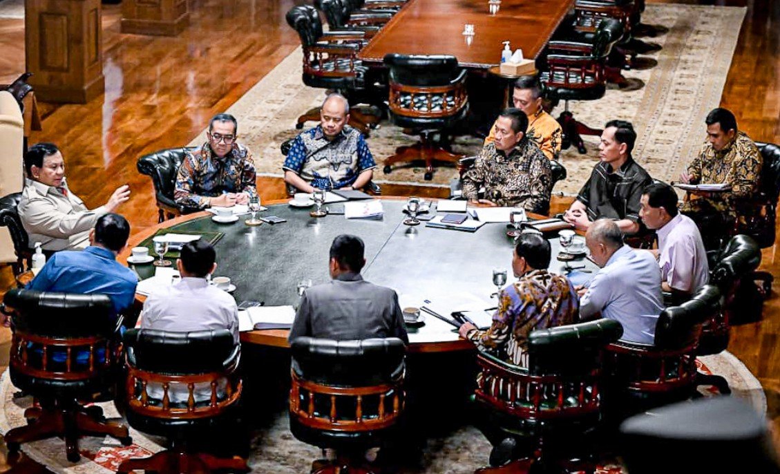 Presiden Prabowo Subianto menggelar lima rapat strategis di Hambalang membahas pembangunan kampus STEM, geopolitik Timur Tengah, dan kesiapan mudik Lebaran.