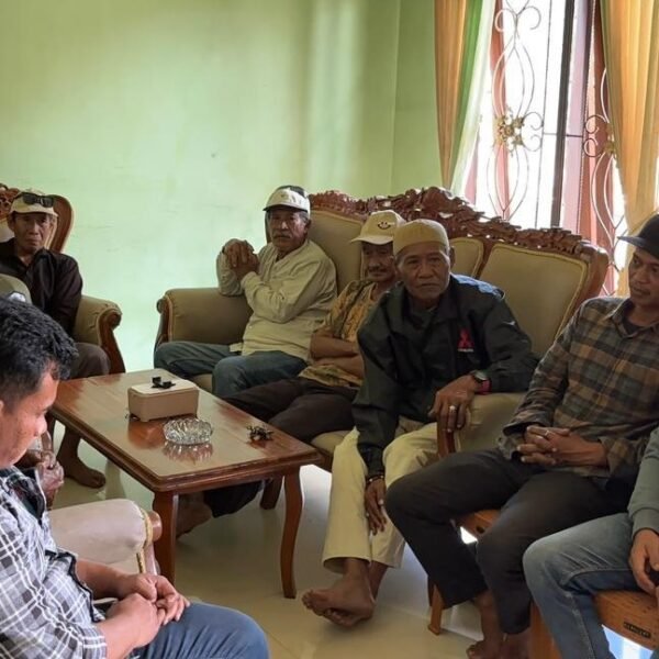 Warga Muara Jawa mendesak PT Bintang Prima Energy Pratama kembali beroperasi setelah tambang berhenti akibat izin RKAB belum disetujui pemerintah.