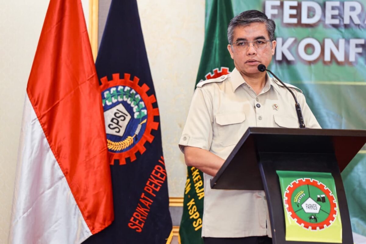 Hubungan Industrial Harus Transformatif, Menaker Ingatkan Ancaman AI bagi Pekerja