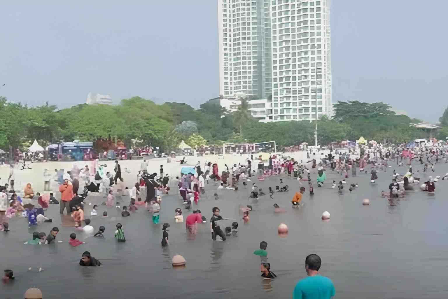 pengunjung ancol mencapai puluhan ribu