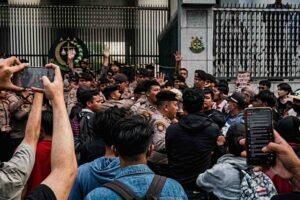 demo di depan gedungg kejaksaan