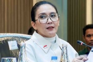 Anggota Komisi XIII DPR RI Rieke Diah Pitaloka berbicara dalam rapat tentang temuan fasilitas mewah di Lapas Cibinong.