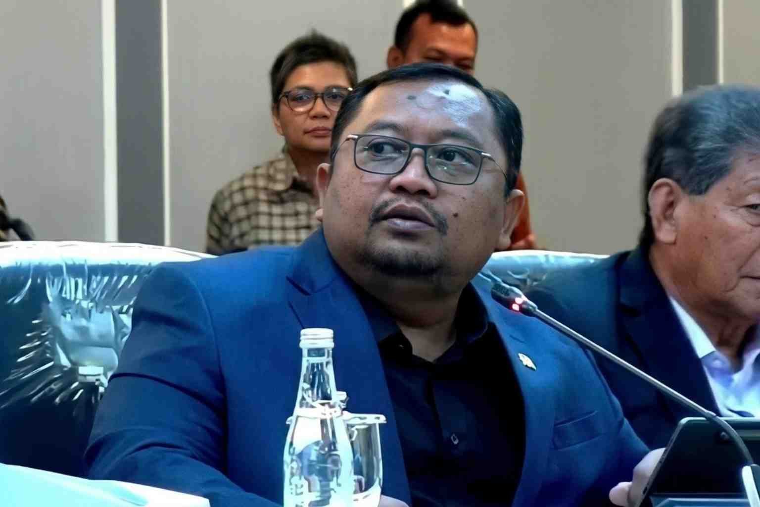 Anggota Komisi XIII DPR RI Yanuar Arif Wibowo berbicara dalam rapat dengar pendapat yang membahas temuan fasilitas mewah di Lapas Cibinong.
