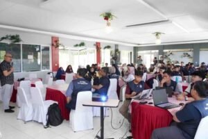 Peserta Pelatihan Kepala Satuan Pendidikan PKBM Kota Tangerang Selatan mengikuti sesi pelatihan dan diskusi di Puncak Bogor.