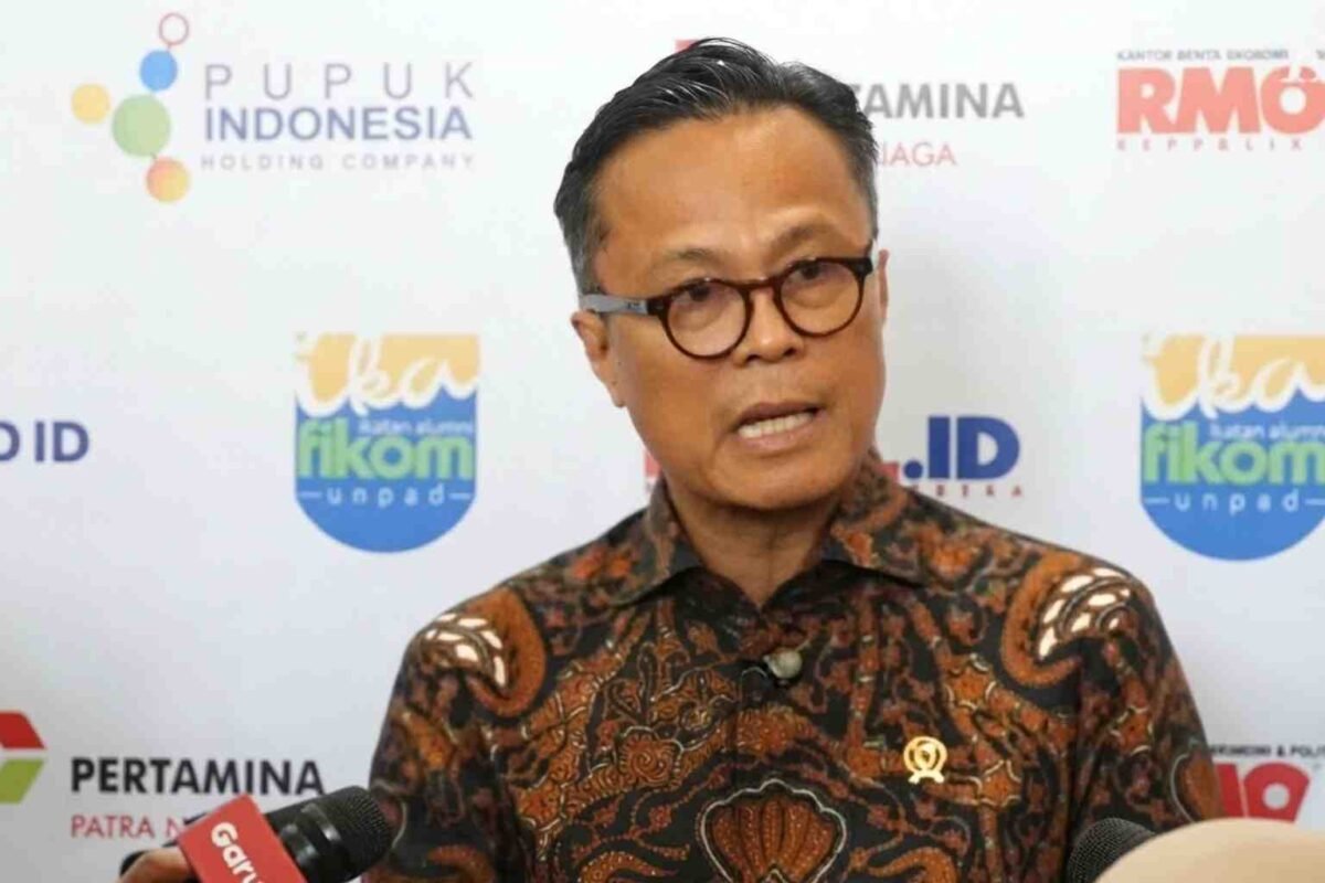 Dony Oskaria, COO Danantara, menyampaikan keterangan terkait restrukturisasi dan konsolidasi BUMN.