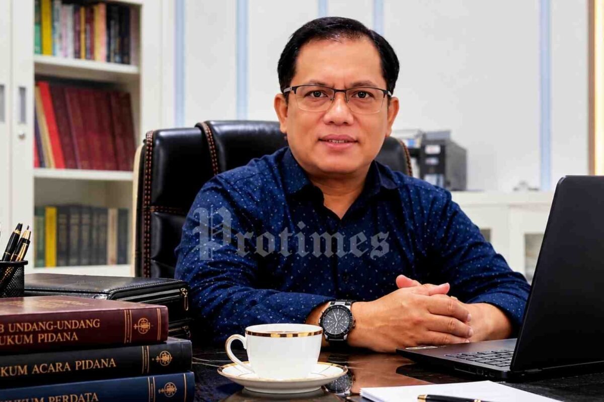 Iwan Saputra, S.H., M.H., akademisi dan praktisi hukum, menyoroti pentingnya implementasi UU Pelindungan Ketenagakerjaan untuk menjamin hak, keadilan, dan martabat pekerja di Indonesia.