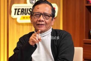 Mahfud MD mendesak dugaan pasal selundupan dalam PKPU Nomor 19 Tahun 2023 terkait aturan pencalonan Gibran diusut secara hukum.