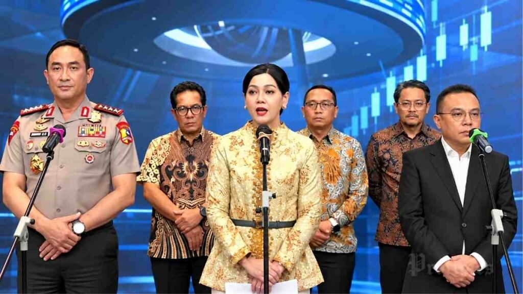 OJK, Polri, dan sejumlah pejabat memberikan keterangan pers terkait reformasi dan penegakan hukum pasar modal Indonesia.