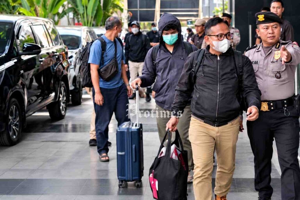 Bupati Klaten Hamenang Wajar Ismoyo diamankan KPK dalam OTT terkait dugaan suap proyek dan audit BPK.