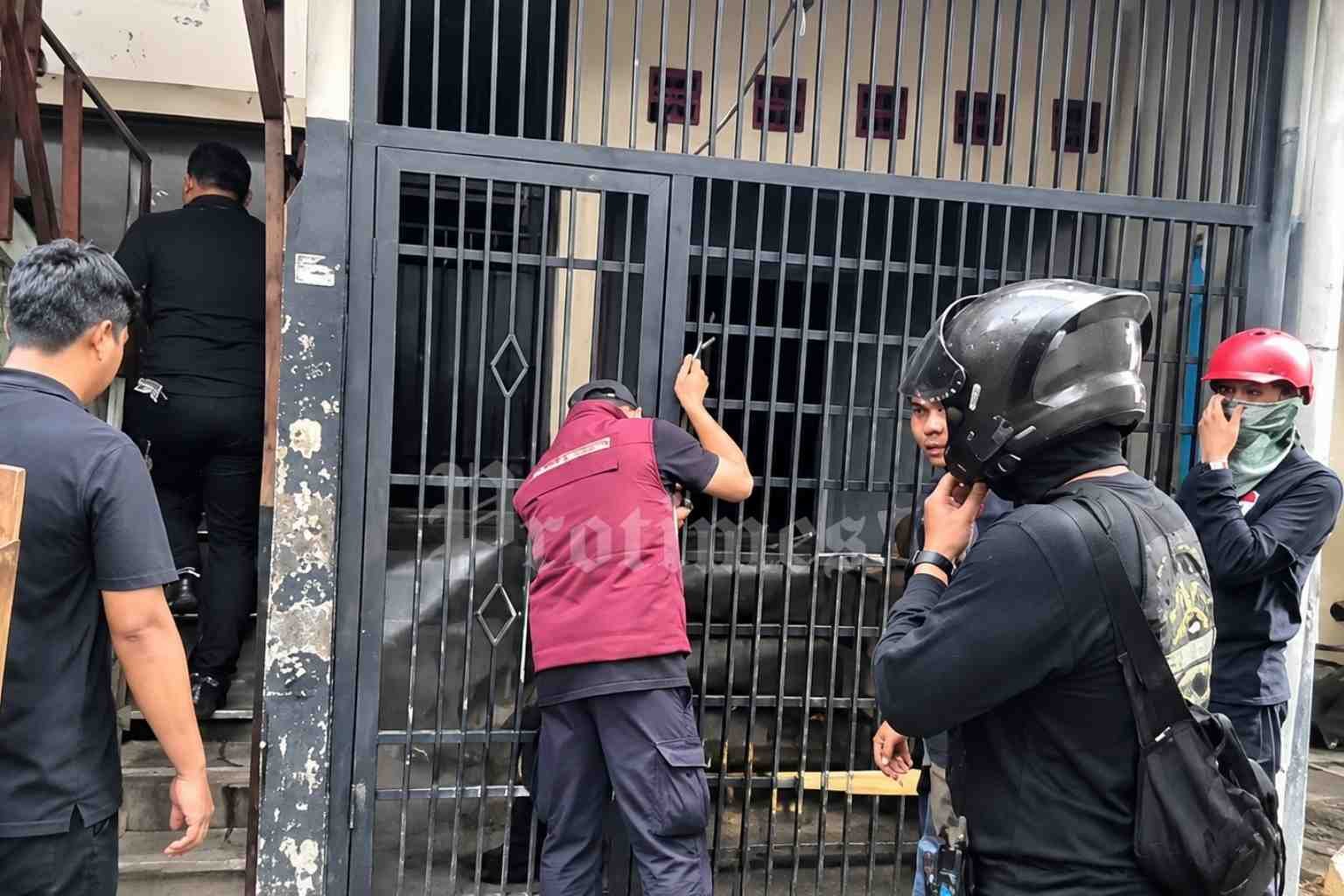 Penggerebekan Kampung Boncos dan Kampung Ambon di Jakarta oleh tim gabungan dalam operasi pemberantasan narkotika.