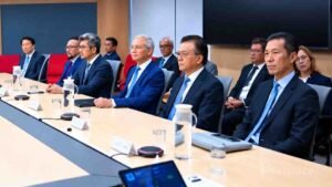 Penanganan karhutla di Indonesia, langkah Singapura terhadap 10 perusahaan terkait investigasi kabut asap lintas batas, dan penegakan hukum oleh Polda Kalimantan Tengah.